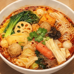 【画像】麻辣湯(マーラータン)、いくらなんでも増えすぎる。全盛期タピオカよりも増えてる