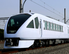 【悲報】作業員4人が特急列車と接触し全員が意識不明の重体、1人は列車とホームに挟まれたまま