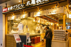 うどん業界、競争激化　「丸亀製麺」最高益から一転減益　「はなまるうどん」と明暗