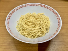 ラーメンの麺の硬さは「普通」、替え玉は「柔らかめ」が至高