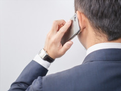 「聞き取れなかったので、もう一度お願いします」と頼むと、相手は「き　こ　え　ま　す　かー」とロボットみたいにゆっくり話した。