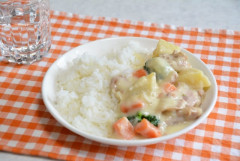 ホワイトシチューで米バクバク食えるんやがワイって異端なのか？