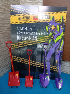 【朗報】農具メーカーさん｢エヴァとコラボしたスコップ作ったろ、1000個売れたらええ方やろ」→とんでもない結果に