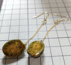 【閲覧注意】珍しい鉱石でピアス作ったまんさん現れる