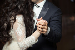 「玉の輿」って褒め言葉？医師との結婚で周囲から言われモヤモヤ