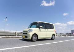 【動画】保健体育の先生、素手で燃え盛る軽自動車の車内から運転手を救出！！