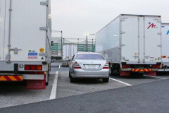 【悲報】物流ってなんで東京大阪とか大阪福岡みたいな長距離もトラックでそのまま運ぶんや？