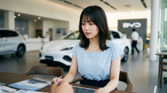 【動画】中国製自動車、新車で納車された直後に前輪の足回りがまるごと外れる🛞💨🚗