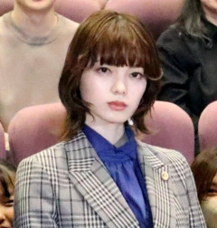 《3歳上俳優と電撃婚》夫が明かした“結婚のきっかけ”「この人のために…」元欅坂・平手友梨奈（25）の予測不能なキャリア