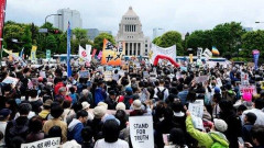 【悲報】左翼さん、一般層の支持を増やしたいのにドン引きされるパフォーマンスばかりするｗｗｗｗｗｗｗｗｗｗ