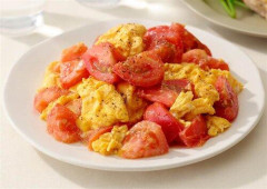 【悲報】トマトと卵炒めたヤツを美味しくしたい
