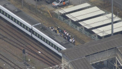 【悲報】4人が特急列車と接触し重体全員が意識不明1人は列車とホームに挟まれたまま