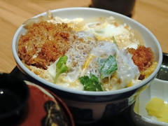 カツカレーとカツ丼どっちがうまいか結構分かれてしまう