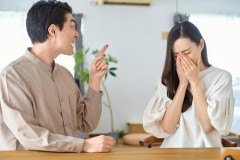 【悲報】「今回の人生は彼とだけ生きる」と決意した妻（44）、夫から突然『離婚通告』されてしまった結果・・・