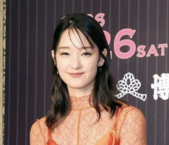 【朗報】剛力彩芽さん(33)脚で魅せる