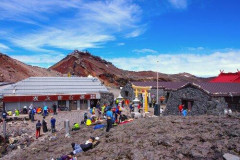 【速報】富士山6合目に1人でいた7歳の男子を救助