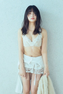 【芸能】影山優佳、未公開ランジェリーカットを公開