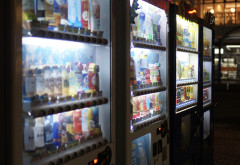 【悲報】日本人、自販機で飲み物を買えなくなる。ありがとう自民党