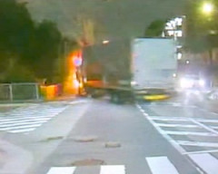 【動画】神戸でトラックを牽引中のレッカー車が暴走した事故、いくらなんでも怖すぎる。