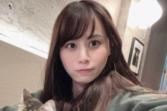 人気女性YouTuberさん、下着姿で高級車を洗車しているとプチ炎上→その様子がこちら