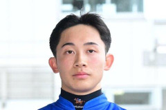 【悲報】JRA舟山瑠泉騎手（20）の車と乗用車が衝突、函館高専の准教授が死亡