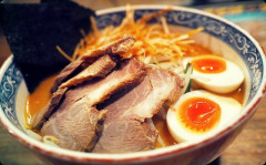 女なんだけど、デートの食事でラーメン屋さんに行きたい。でも「ラーメン食べたいな」って言っても「もうちょっと良いもの奢るよ」って却下される…