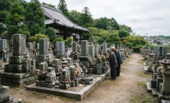 韓国人「日本の寺院の3分の1が消滅の危機に直面している件に韓国人が衝撃！」→「日本で進む『お墓じまい』の実態とは？」