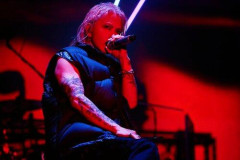 【画像】ラルク・hyde、丸出しの“びっしりタトゥー”が賛否