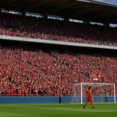 “32試合連続”の快挙も…J1で続くチケット完売劇「もっと多くの人が観戦できるようにして」   #サッカー |  自分たちで作ったらいいんやで
