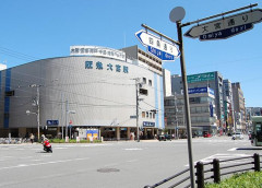成人式で。友人「お前、大学どこ？」俺「立命館」 知らない美女「ちょうどいい、彼氏のフリして」俺「……！？」