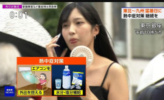 銀座おねえさん、暑そう