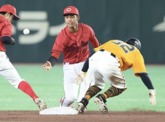 カープ西川篤夢「全部最悪です。悔しいです」プロ初スタメンのショートでエラーも新井監督「ミスしてもいいので思い切ってやりなさい」