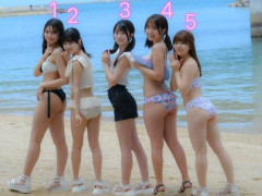 【画像】海辺で水着姿の5人を品評、童貞は4を選ぶ