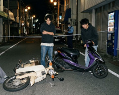 中学生2人乗りのバイクが77歳男性の原付と激突、男性が意識不明の重体