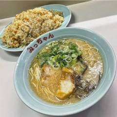 ラーメン屋でチャーハン食うやつ何なの