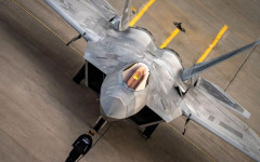 カナダで開催された航空ショーで、米空軍のF-22ステルス戦闘機ラプターがデモンストレーション飛行！