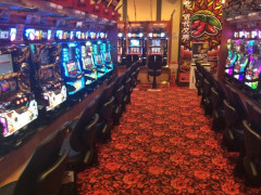 ホール関係者さん、駐車場にゴミをバラ撒かれ悲しむ「ゴミはゴミ箱へお願いします」