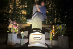 【罰当たり】迷惑系配信者、「平将門塚」によじ登り奇声発して炎上　管理者「警察に相談しております」