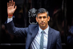 【悲報】170cmのスナク首相、イギリスで「チビ」といじられまくるｗｗｗｗ