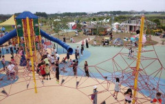 【悲報】公園で女児に痴漢した86歳のお爺さん、助けに来た10歳男児にパンチしてその場を制す✊