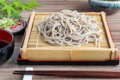 【悲報】4歳子連れ母、夏休みの人気そば屋で『絶望』してしまう・・・・