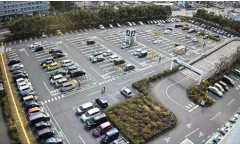 【悲報】イオンの駐車場に停めるのが難しすぎる・・・