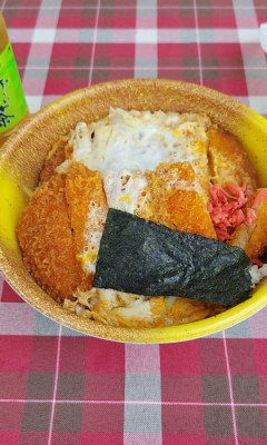【画像】このジャンボカツ丼に700円出せますか？