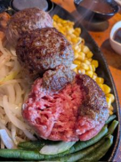 牛100%ハンバーグ！！！！←こいつが高い理由