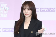 韓国人「ソン・ハユン側、『頬を叩く学暴を暴露した同窓生を検察に送致…最終判断を待っている』と発表」