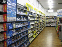 【悲報】レンタルビデオ屋←これが完全に滅びてない理由
