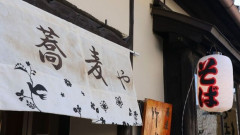 「お子様も1品お願いします」…夏休みの観光地、食べきれないとわかっていながら『1,100円のざるそば』を注文した4歳子連れ母の困惑
