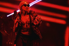 【悲報】hyde(57)のタトゥーが全然ダサすぎて終わる(画像あり)