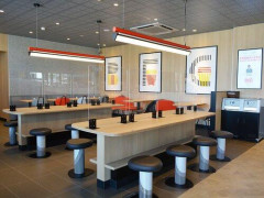 【悲報】弱者男性、マクドナルドで勉強してるだけで晒し者にされてしまう！