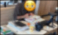 【悲報】おじさん、マクドナルドで勉強してるだけで晒し者にされてしまうｗｗｗｗｗ